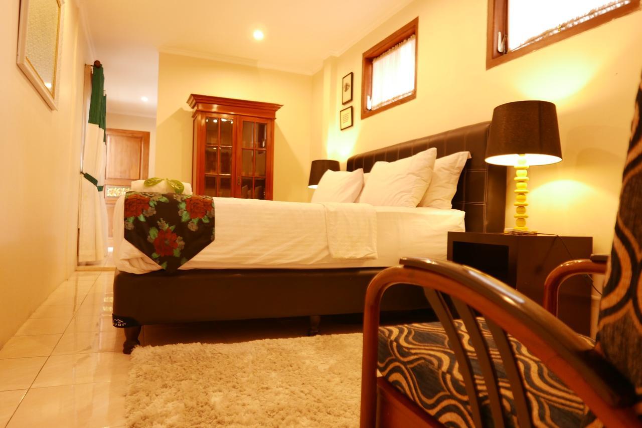 Ciwulan 36 Guest House Bandung Exterior photo