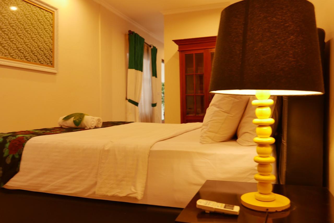 Ciwulan 36 Guest House Bandung Exterior photo