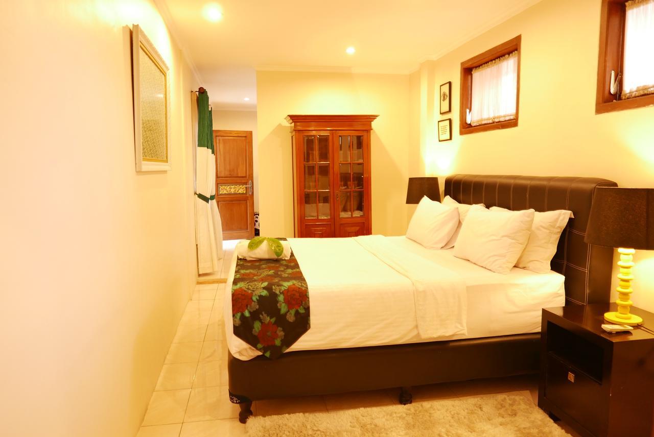 Ciwulan 36 Guest House Bandung Exterior photo