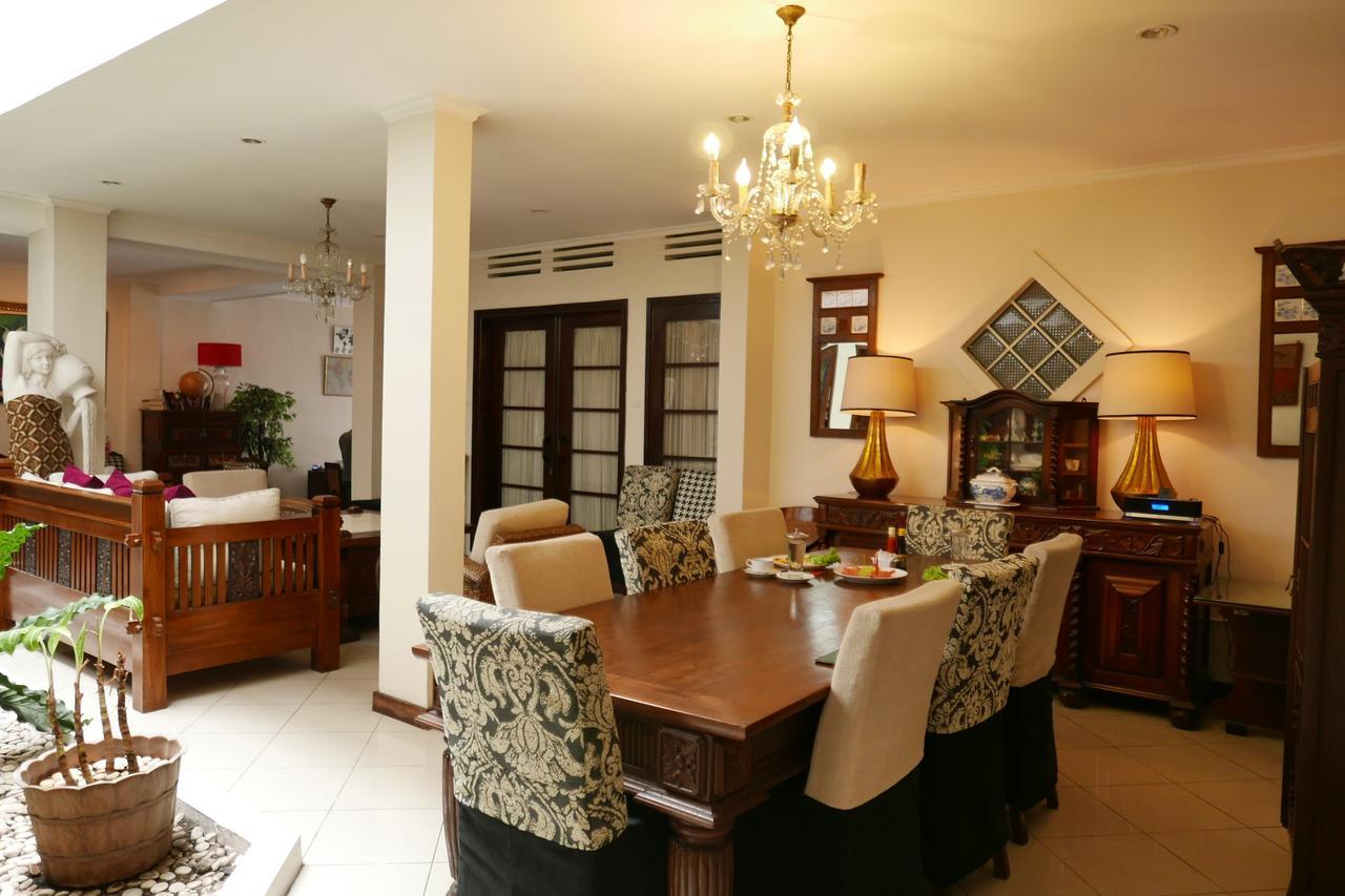 Ciwulan 36 Guest House Bandung Exterior photo