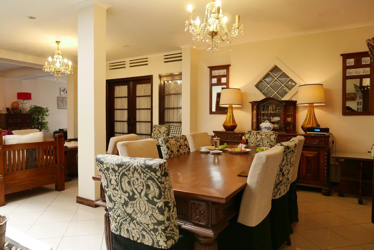 Ciwulan 36 Guest House Bandung Exterior photo